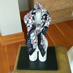 VICTORIA'S SECRET BOMBSHELL SCARF.